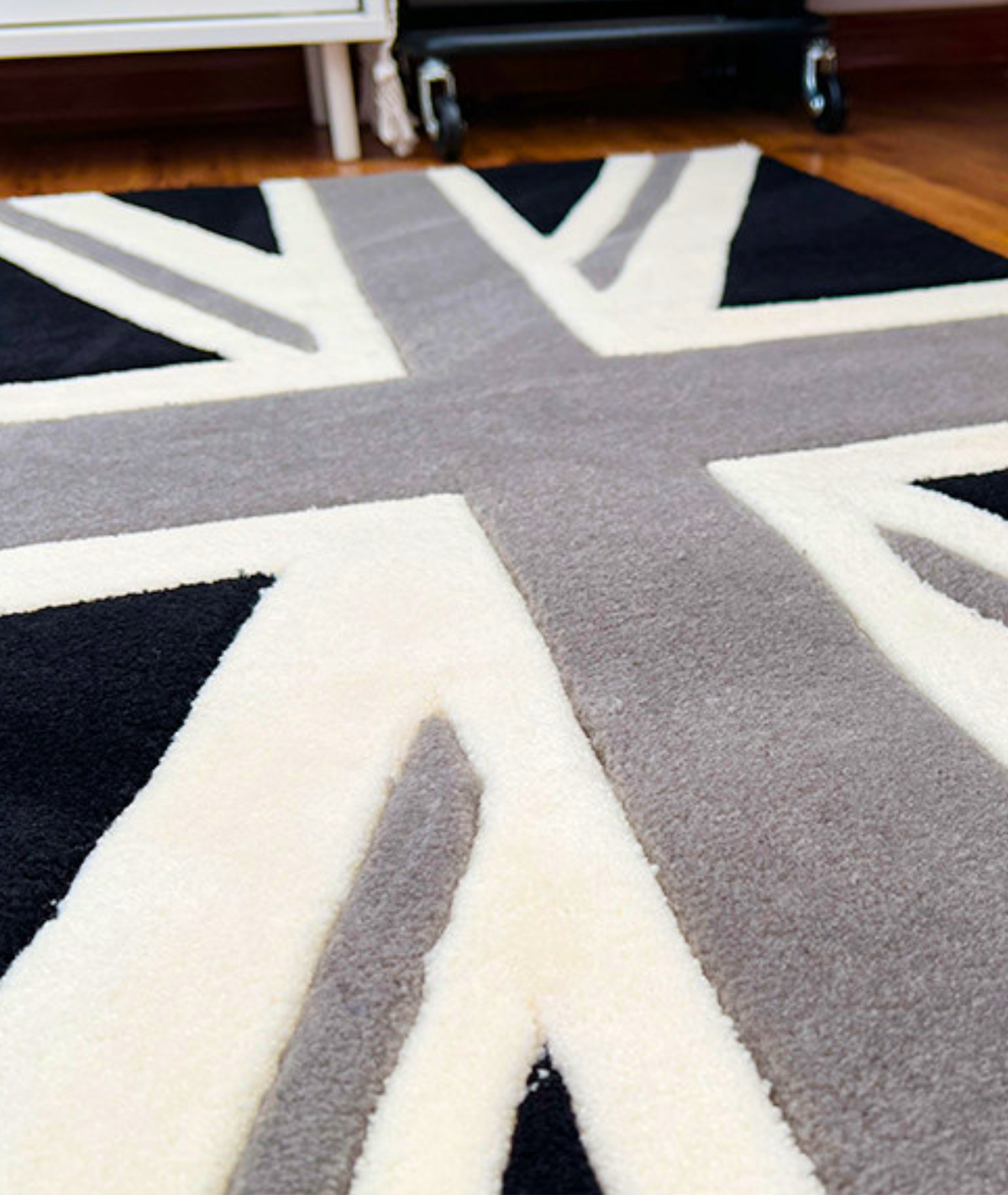 Close up of the flag rug bars, dense cream grey and black tufted yarn surface detail